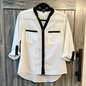 Elementz Ladies Size Medium Petite White and Black Casual Button Down Shirt